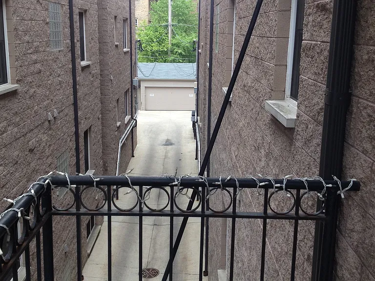 1522-28 W Greenleaf Ave #2W — Photo 8
