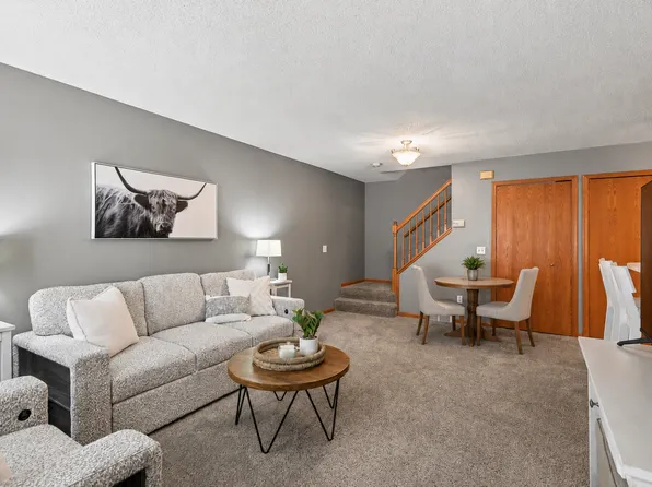 401 Leeward Trl, Woodbury, MN 55129