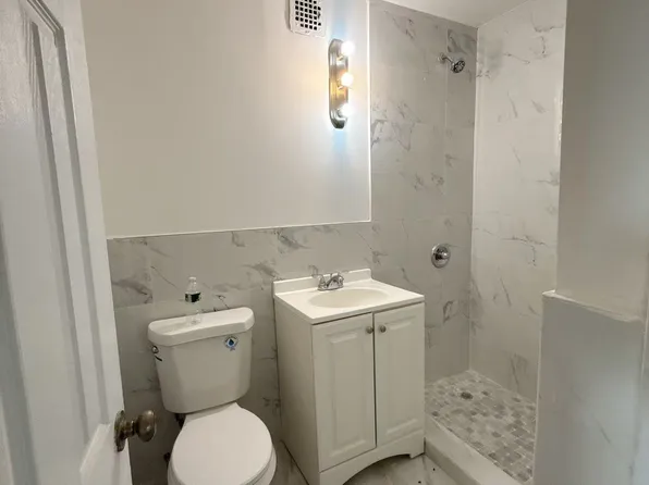 140-15 Holly Avenue image 5 of 6