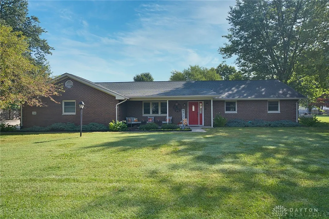 746 Iroquois Trl photo 1