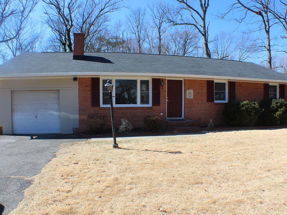 1st image of 404 Butternut Dr