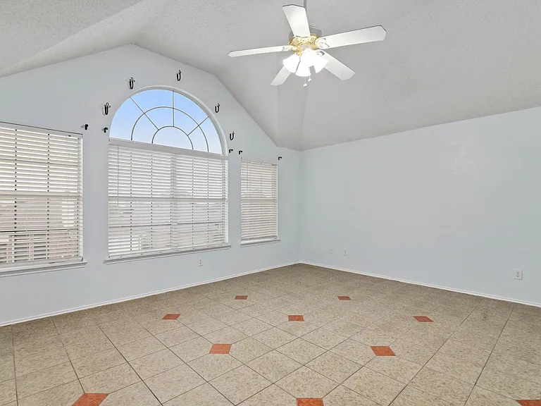 316 Leameadow Dr — Photo 21