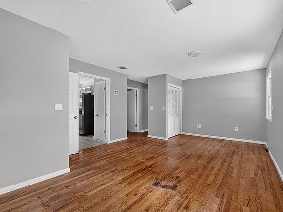 4th image of 6096 Elm St