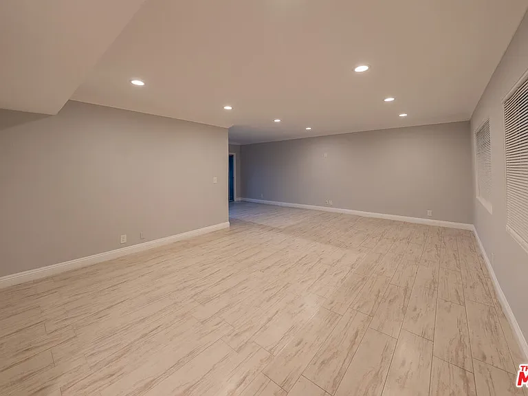 600 W Stocker St #117 — Photo 5