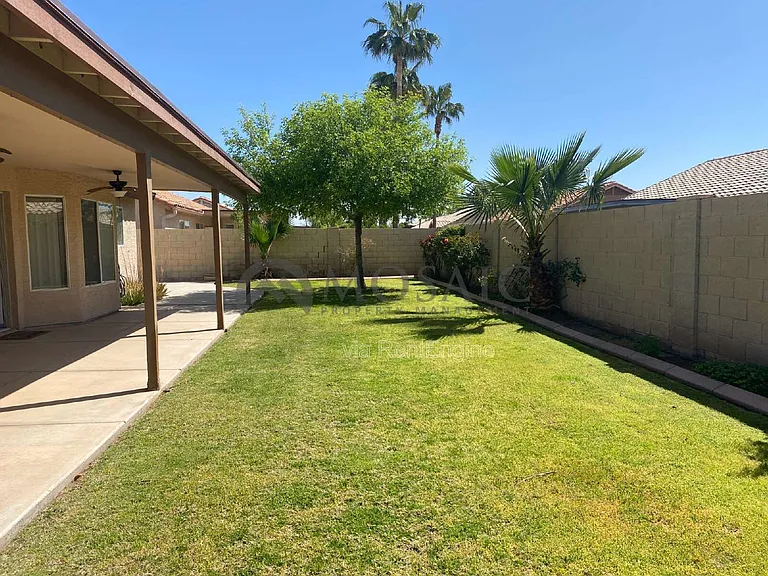 2135 E Brooks St — Photo 31