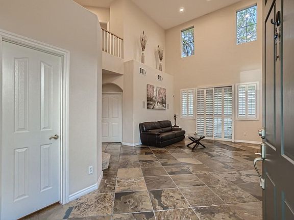 4th image of 1028 Bannockburn St