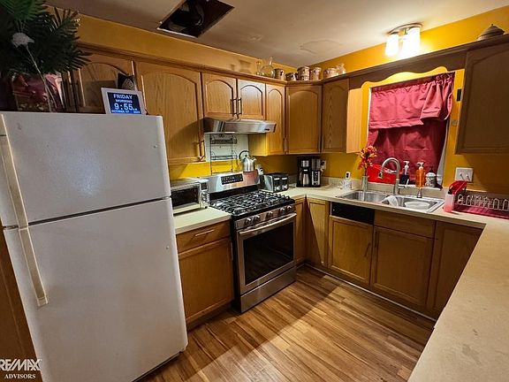 3rd image of 15029 Stephens Dr