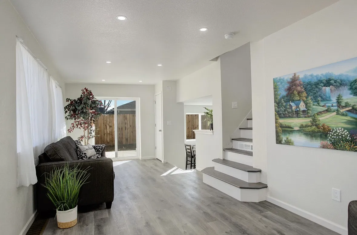 3 bed, 1366 sqft, $2,800 — Photo 2