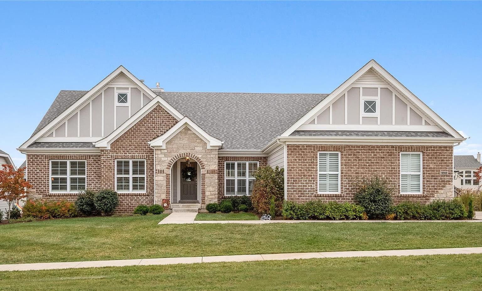 Sale❗️リリパットレーン429☆GRANTCHESTER MEDOWS 16944 Lake Mdw, Chesterfield, MO 63005 | Zillow