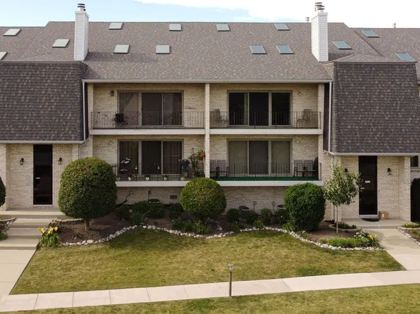 9086 Del Prado Dr APT 2W, Palos Hills, IL 60465