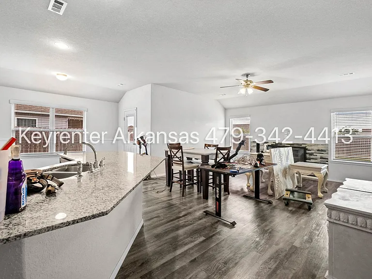 1600 Edinburgh Dr — Photo 12