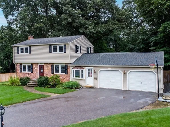 12 Dover Cir, Hudson, MA 01749