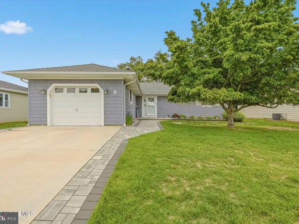 8 Seville Pl, Toms River, NJ 08757