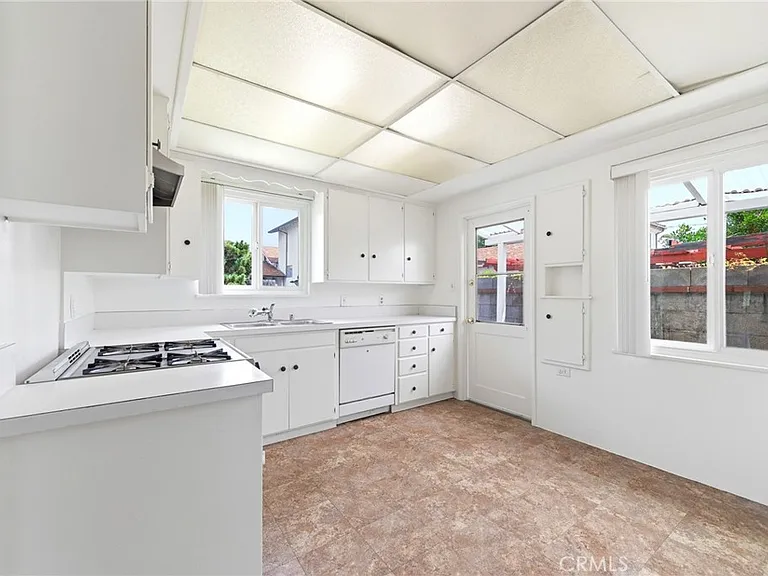 6268 N Muscatel Ave — Photo 12