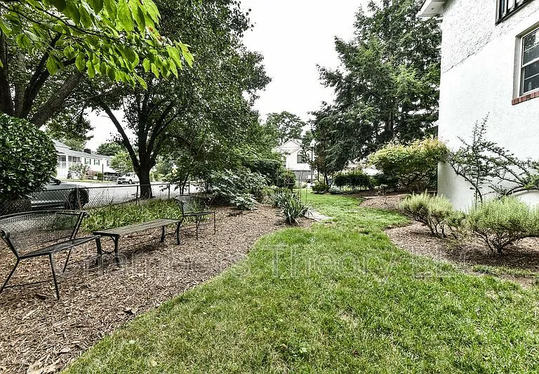 419 S Barton St — Photo 25
