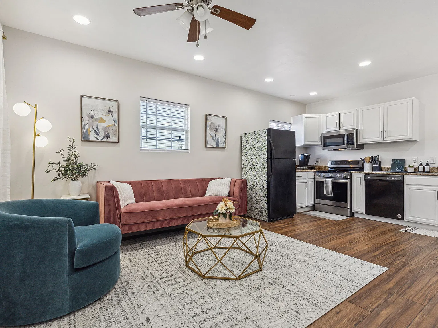 2 bed, 750 sqft, $2,000 — Photo 2