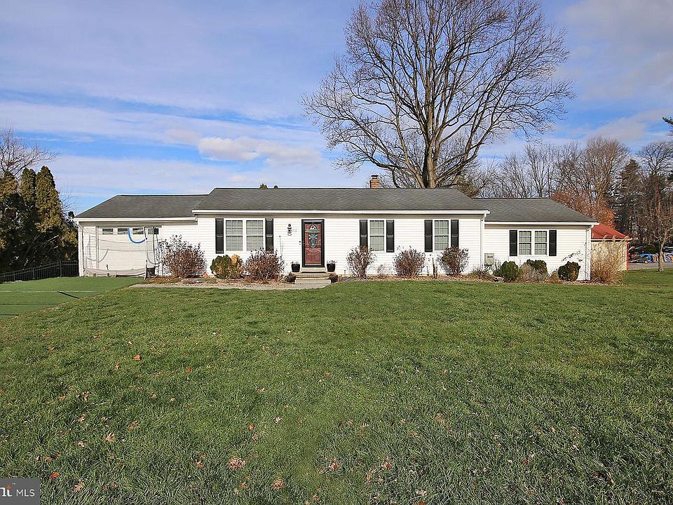 1st image of 216 Horseshoe Dr