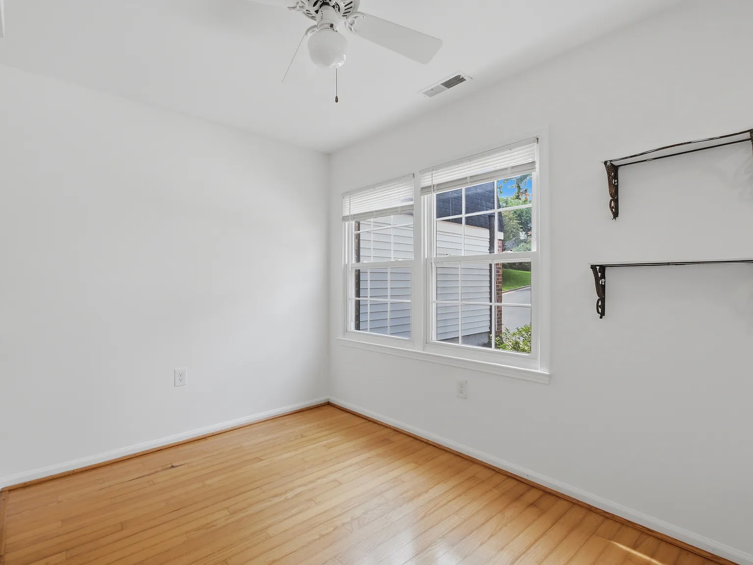 3 bed, 1786 sqft, $3,599 — Photo 4