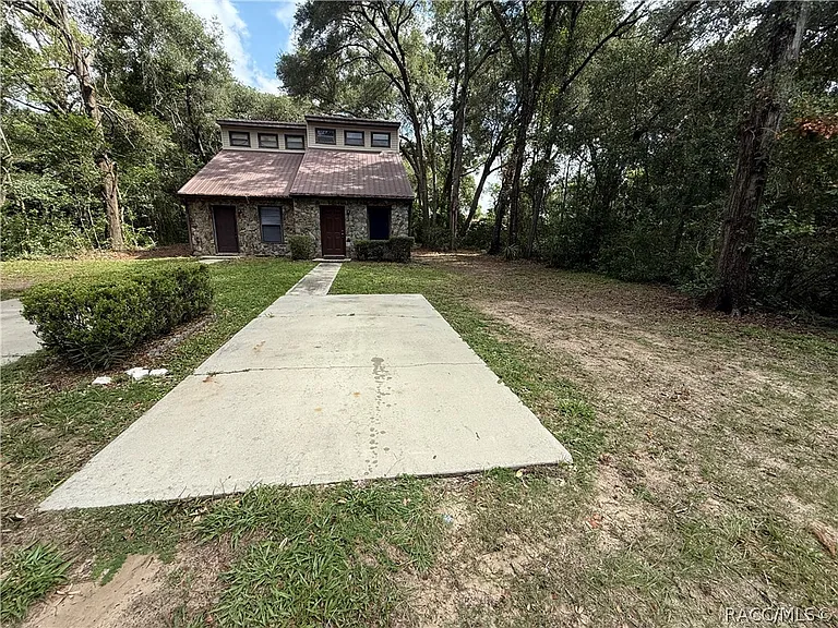 2318 Colby St — Photo 17