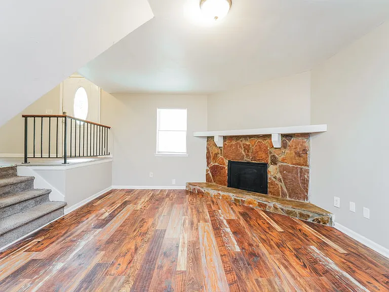 1115 Forest Path — Photo 4