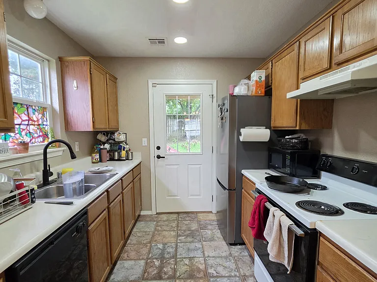 905 SW Krug Rd — Photo 4