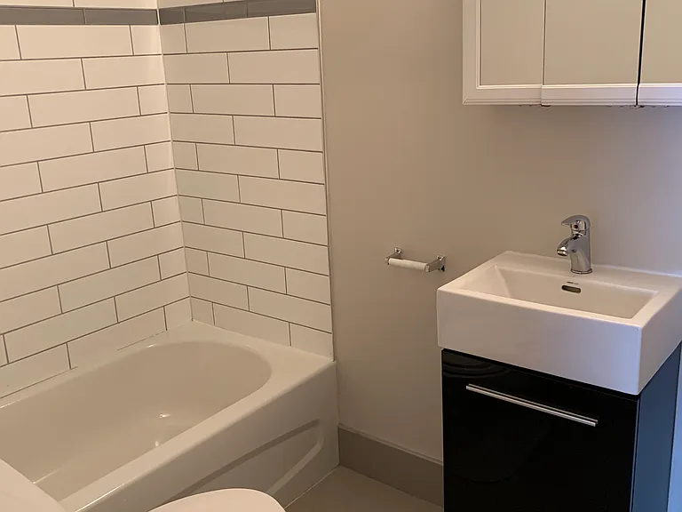 99 Cartier St — Photo 17