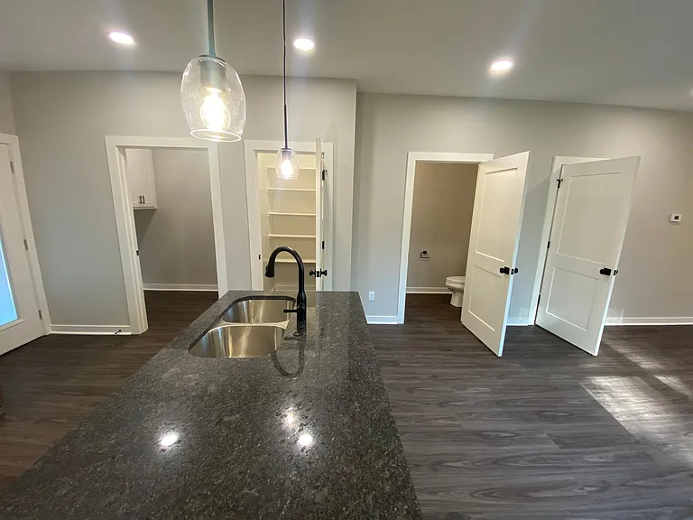 606 SW 3rd St #2 — Photo 6