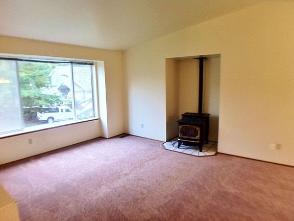 5th image of 19465 NE Norrland Ln