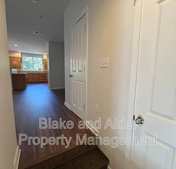 10805 NE Red Wing Way #202 — Photo 5