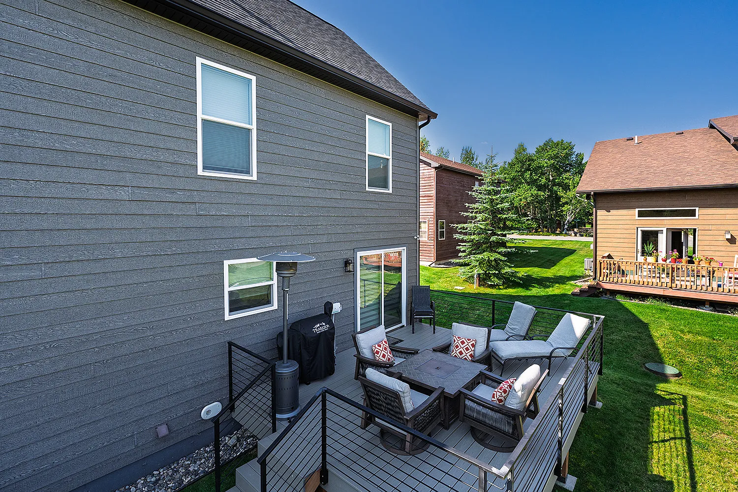 4 bed, 2.5 bath, 2200 sqft, $3,200 — Photo 3
