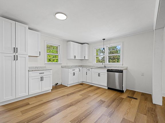 2nd image of 205 Kay St