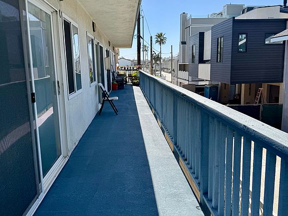 Balcony to apartment