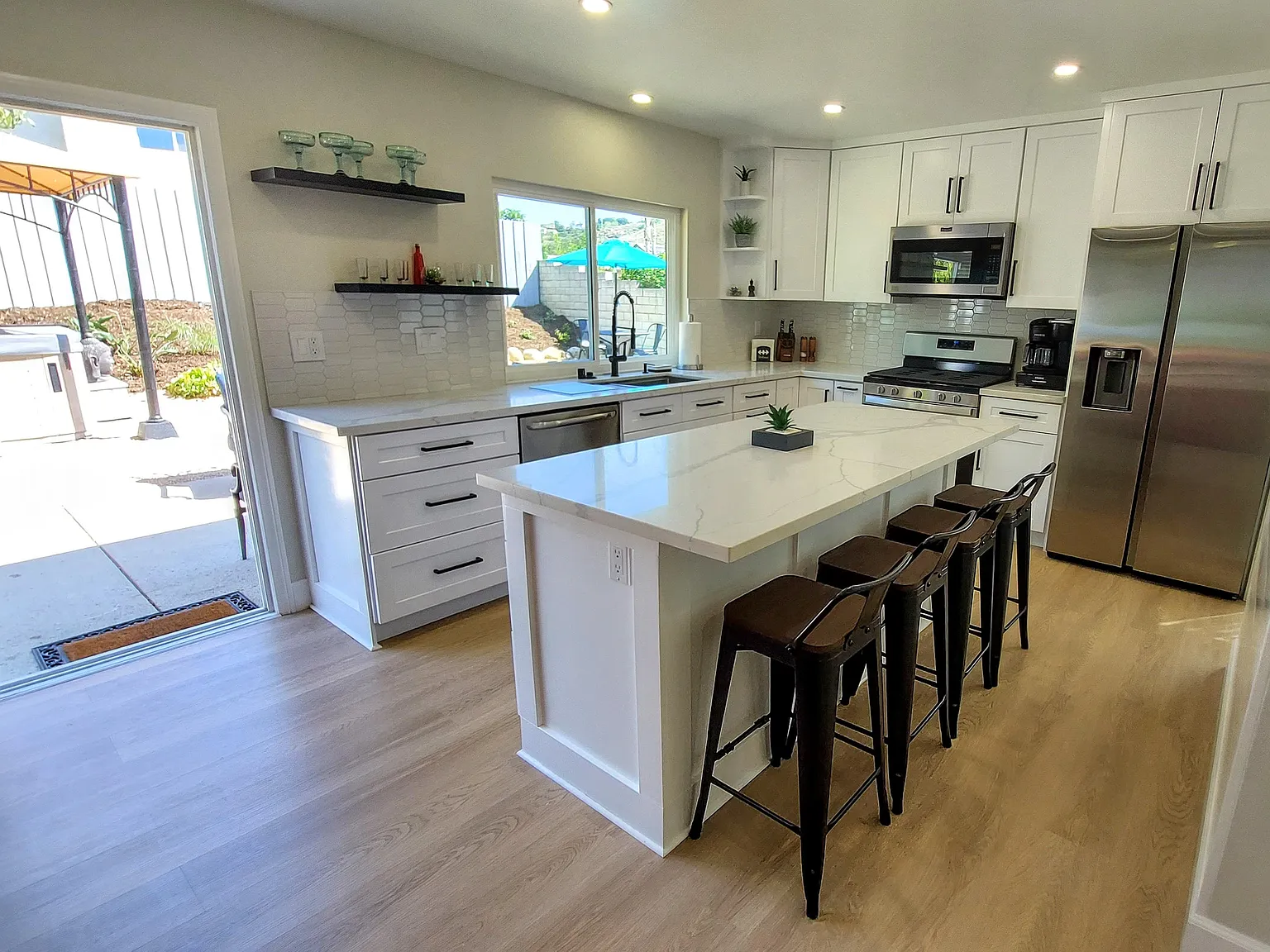 5 bed, 2500 sqft, $12,000 — Photo 2