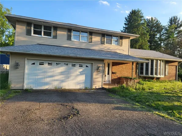 59 Maple Ave, Springville, NY 14141