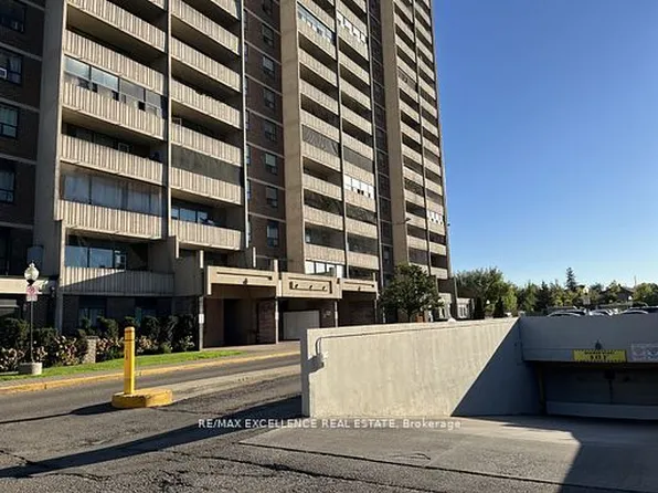 3390 Weston Rd #2105, Toronto, ON M9M 2X3