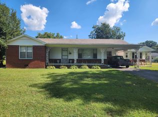 421 N College St, Martin, TN 38237
