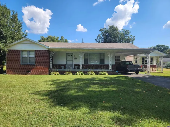 421 N College St, Martin, TN 38237