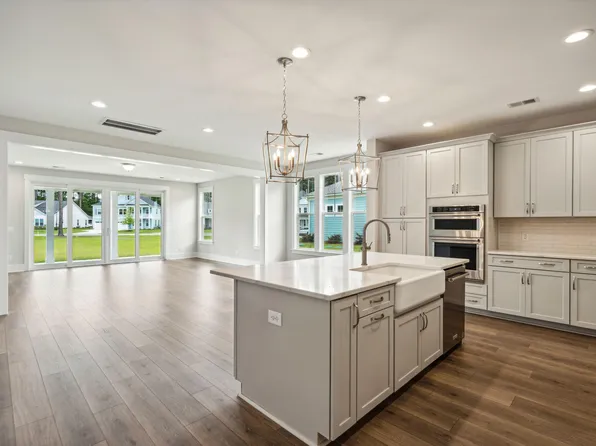 112 Marion Cove Dr, Huger, SC 29450