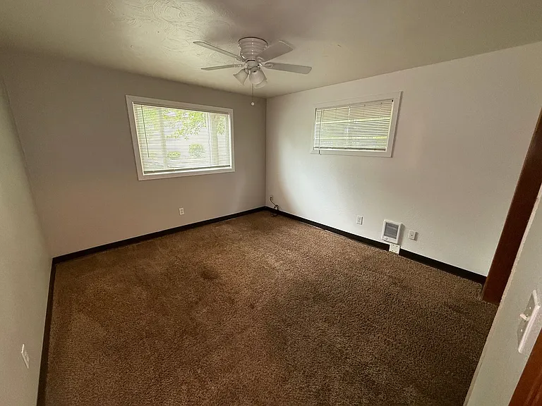943 East Augusta Avenue — Photo 26