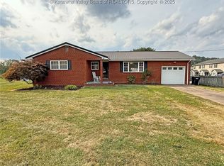 26 Winfield Ave, Winfield, WV 25213