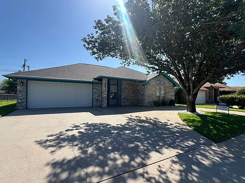 4403 Chantz Dr Photo 1