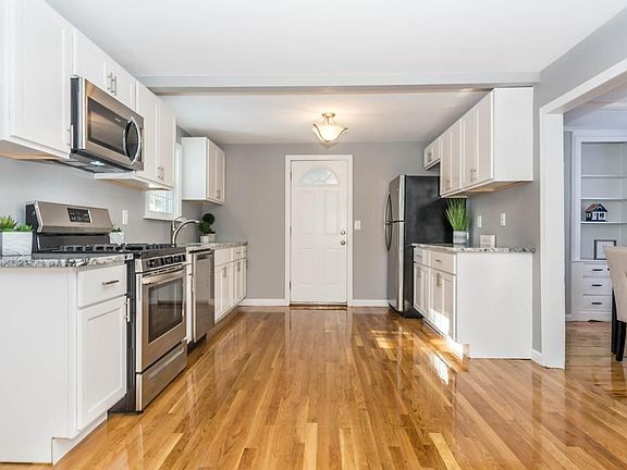 5th image of 6 Edenwood Ave