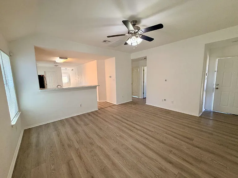 1148 Shadow Creek Blvd — Photo 3