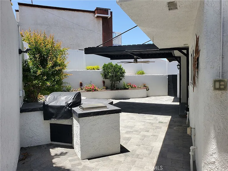 219 W Escalones — Photo 27