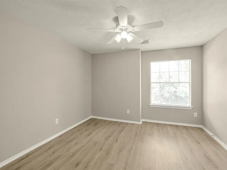 171 N Burberry Park Cir — Photo 28