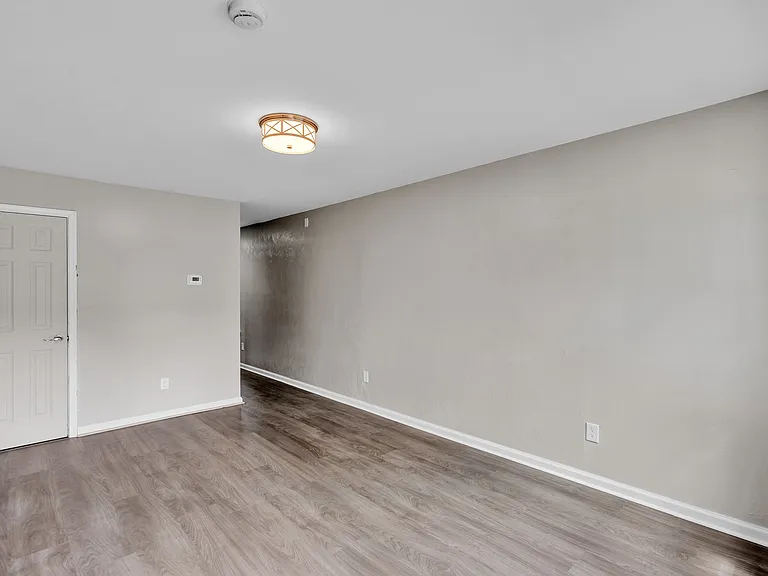 1108 Carver Ave — Photo 4