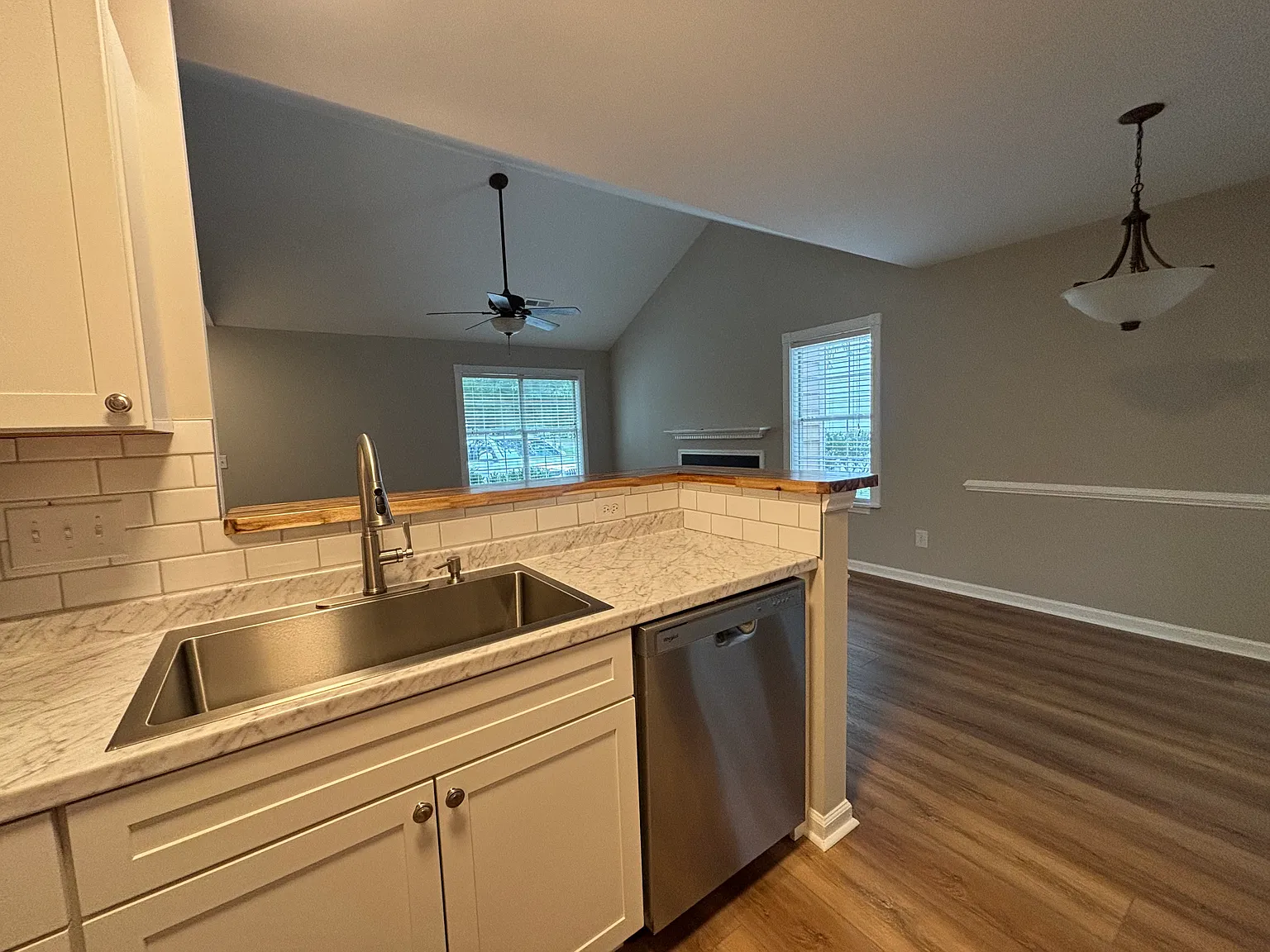 3 bed, 1105 sqft, $1,890 — Photo 3
