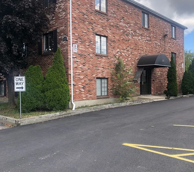 153 W Hancock St