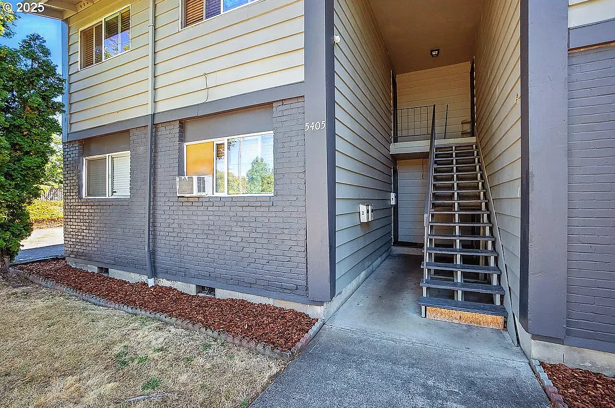 2 bed, 800 sqft, $1,450 — Photo 1