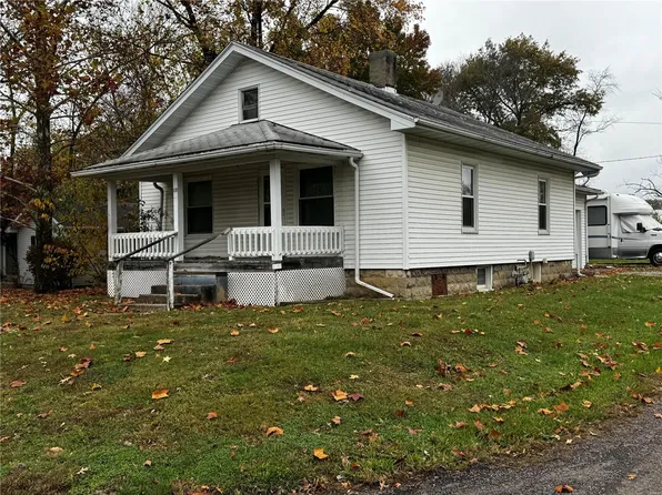 1111 E Oak St, Greenville, IL 62246